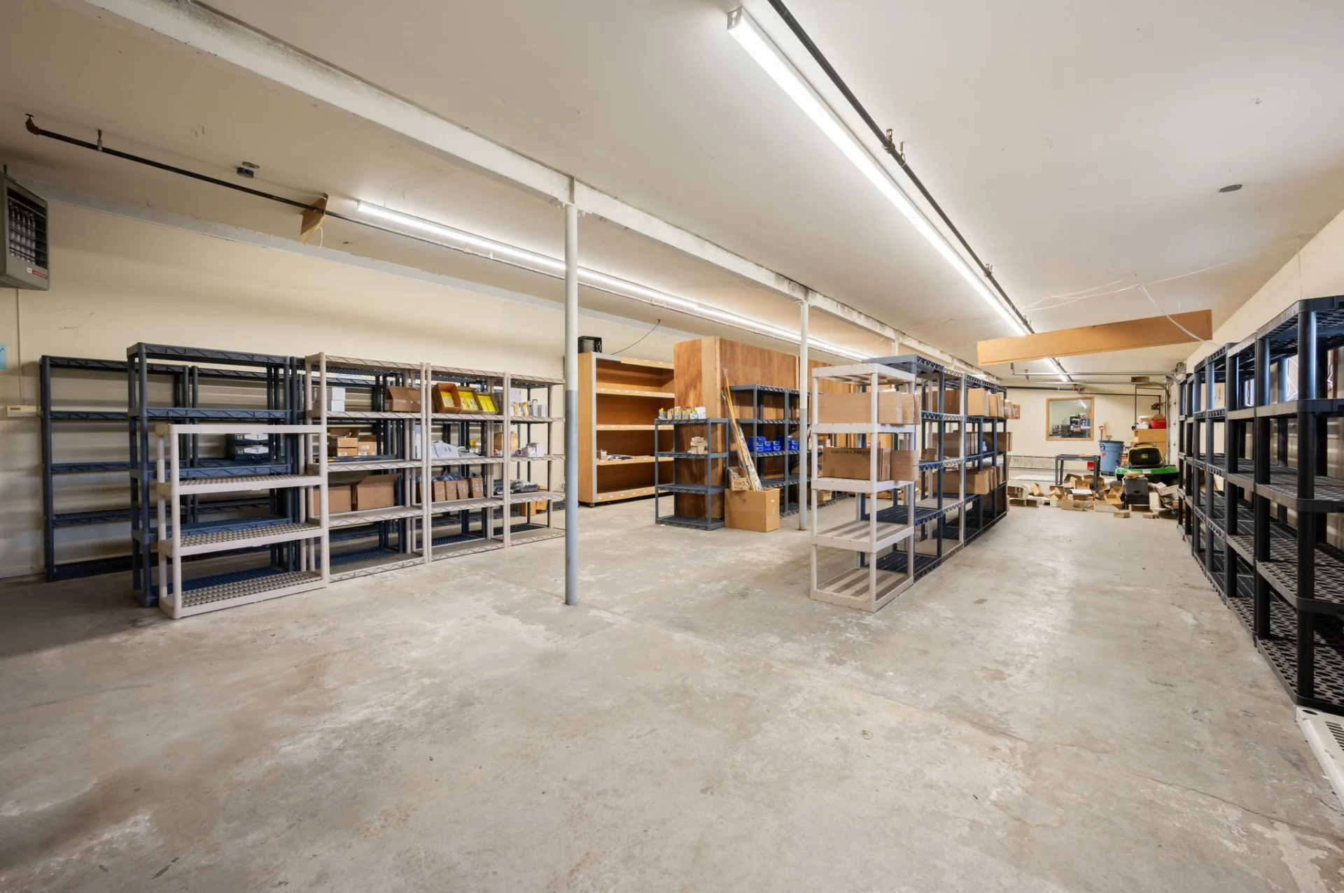 37 Web Or Mls 16 E Industrial Rd 21.webp